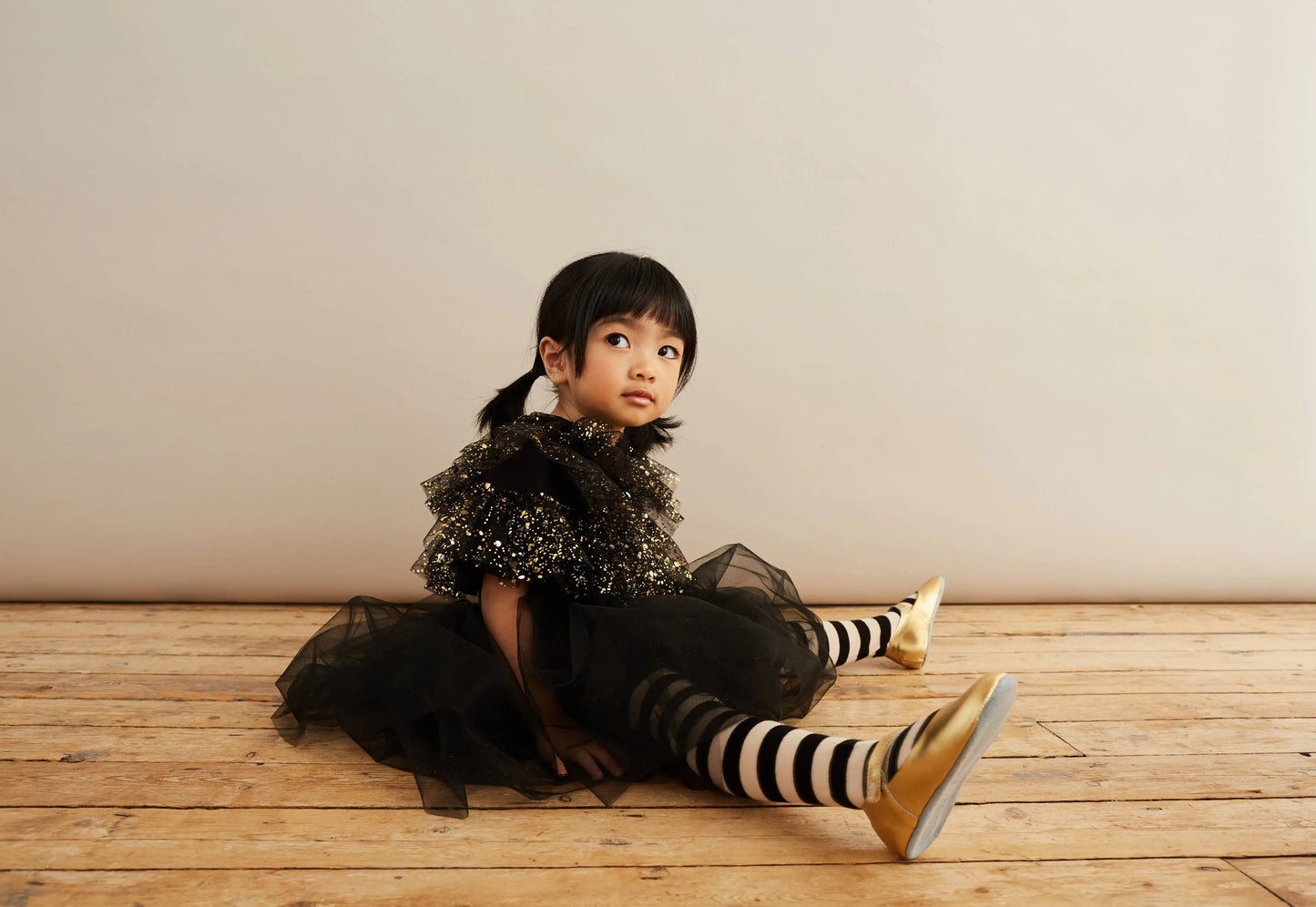 Bob & Blossom Ltd - Black & Gold Sparkle Cape Bob & Blossom Ltd