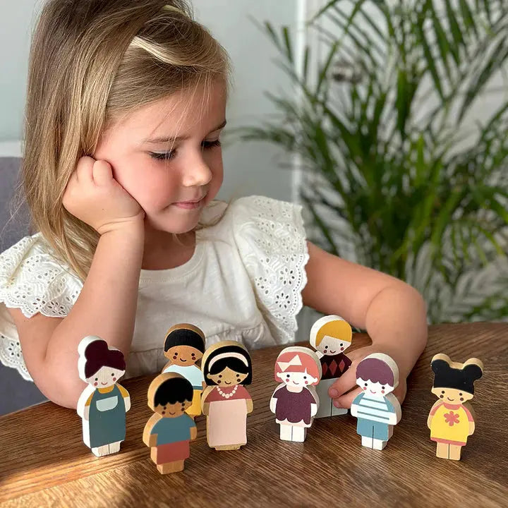 Doll Family With Dog mentari