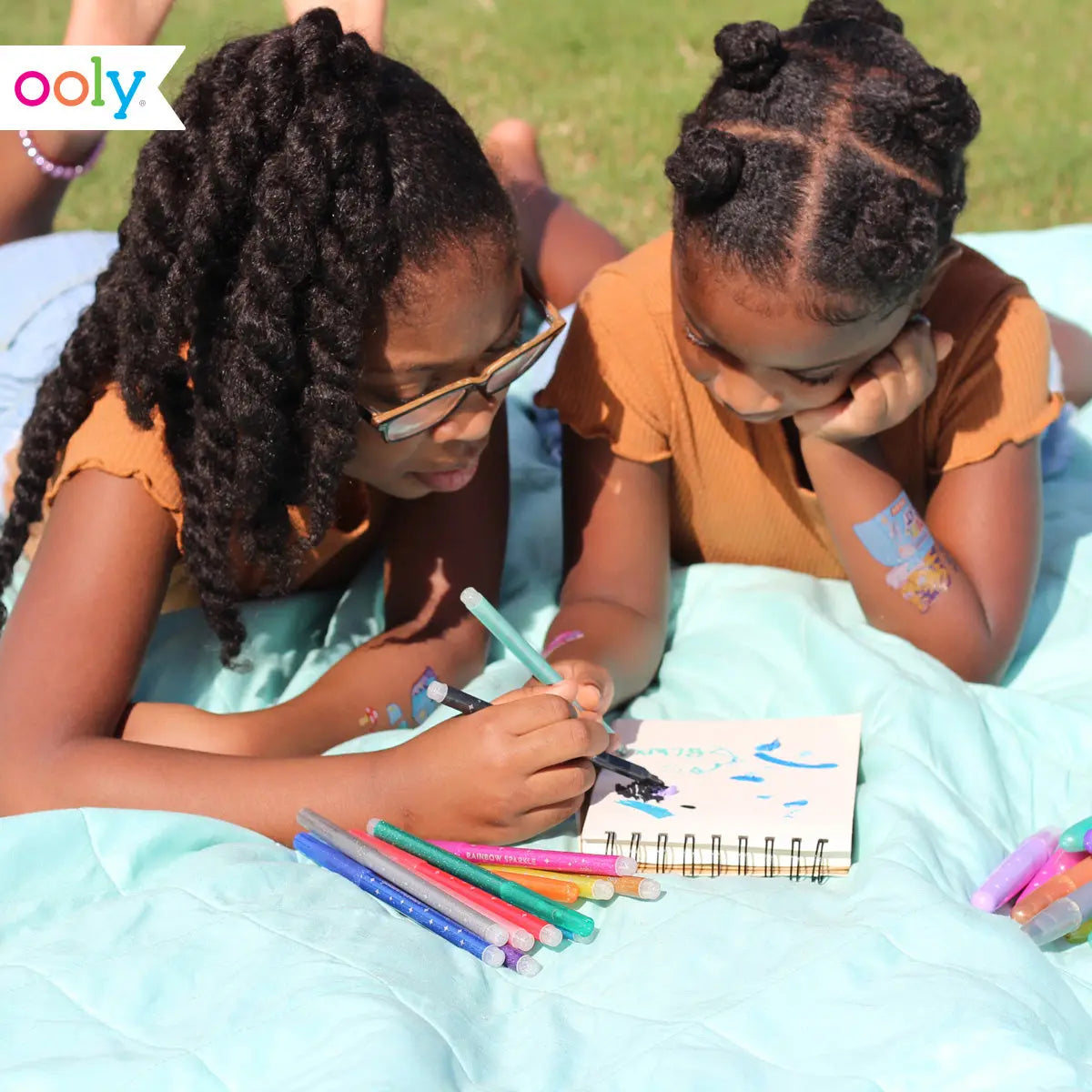 Rainbow Sparkle Glitter Markers – Set of 15 OOLY