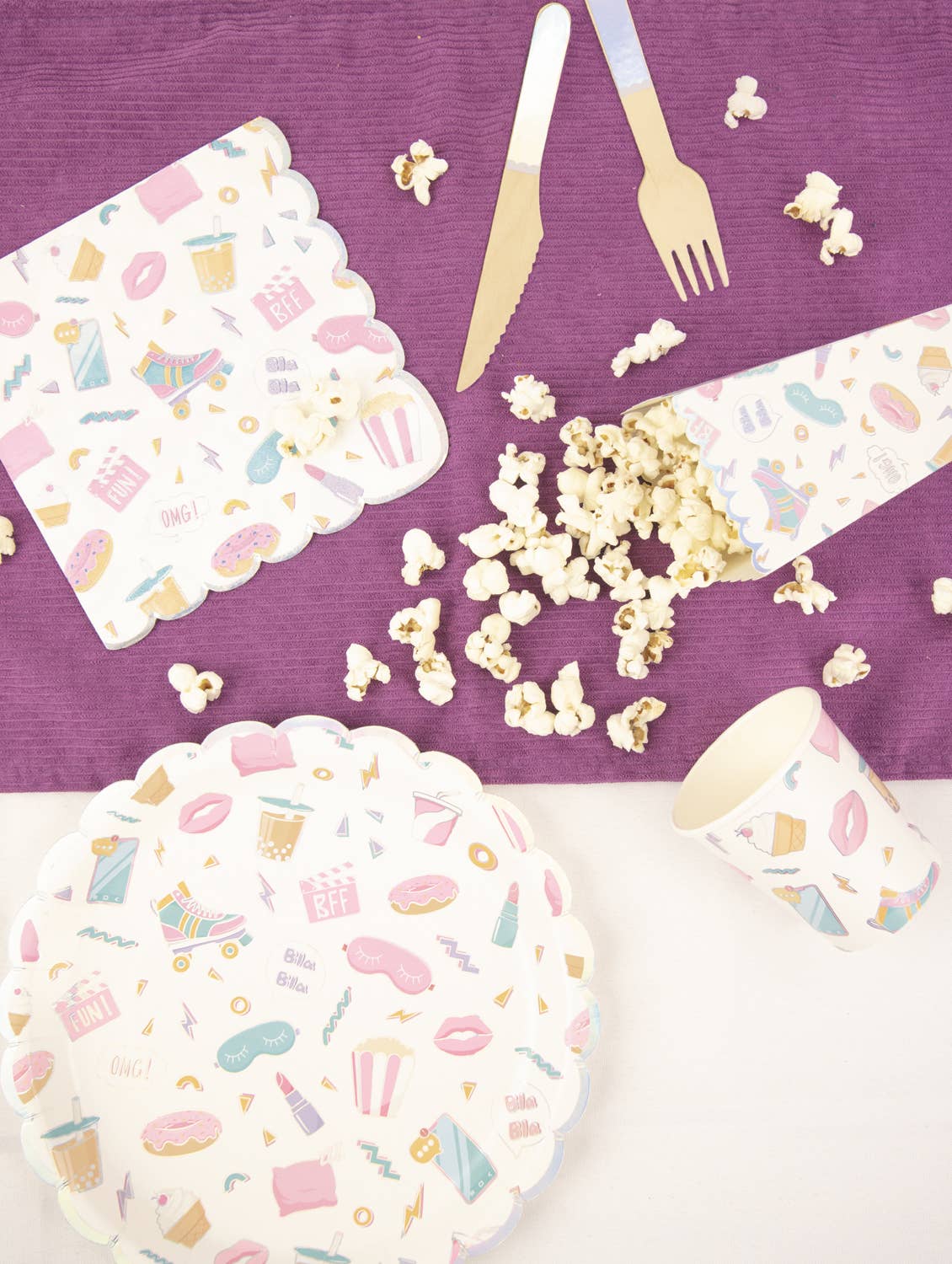 PAJAMA PARTY SCALLOPED PLATES 23CM X 8