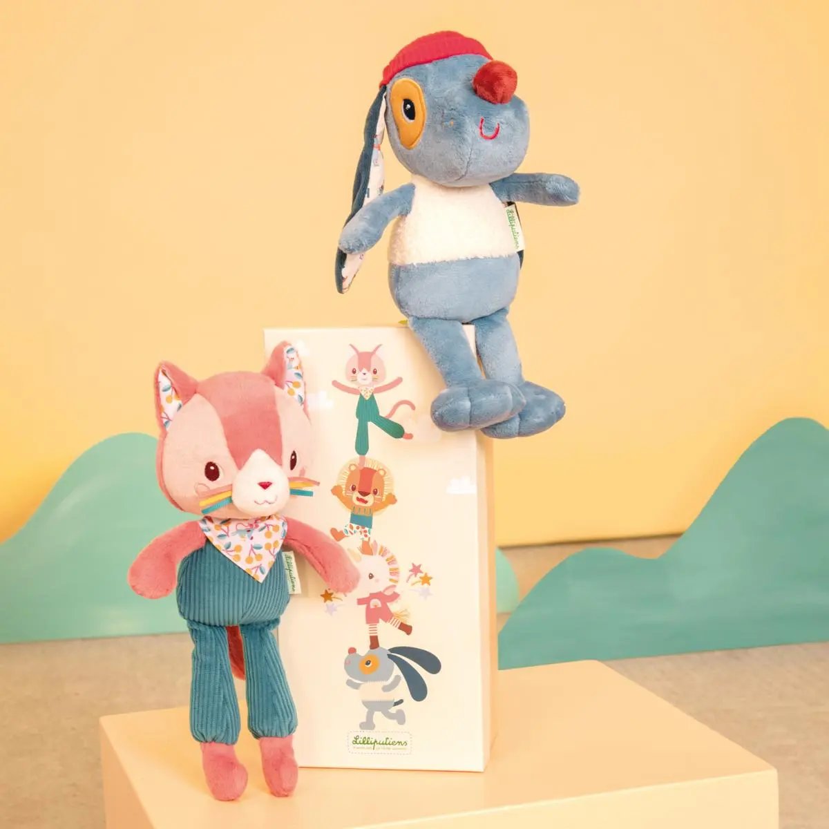 83617 JEANNE RATTLE WITH HANDLES Lilliputiens