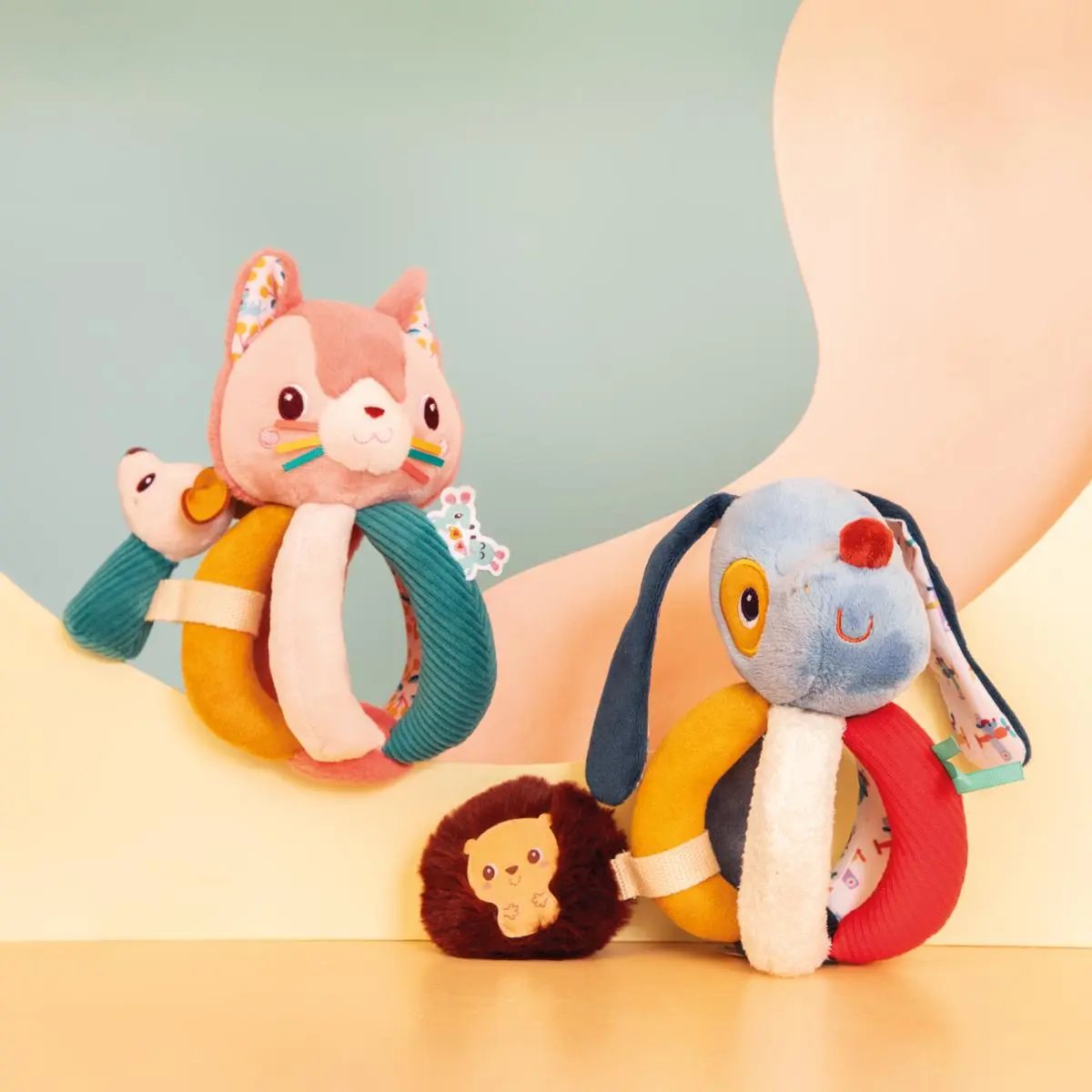 (83617) JEANNE RATTLE WITH HANDLES (Copy) Lilliputiens