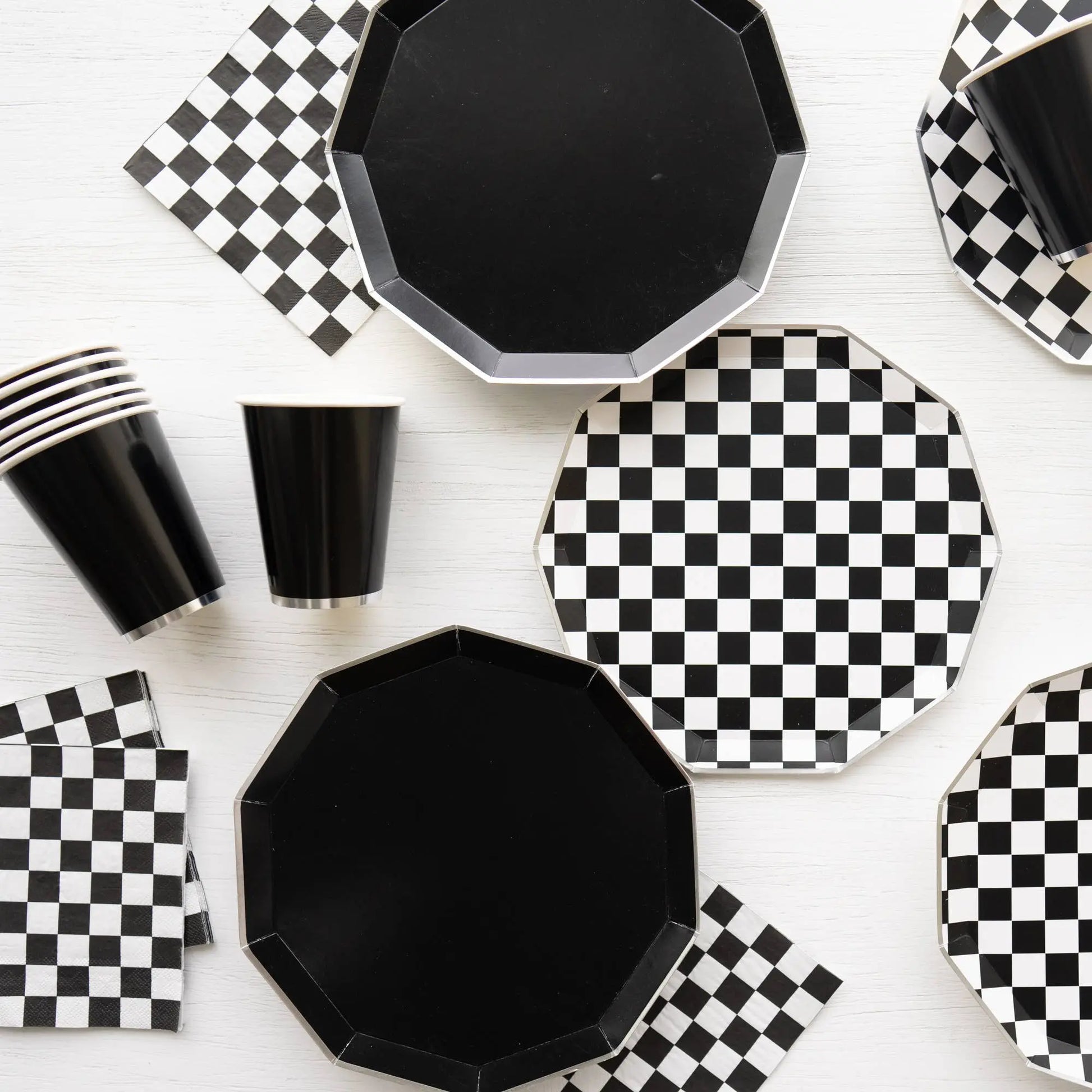 Bonjour Fête - BLACK AND WHITE SIGNATURE CHECKER DINNER PLATES Bonjour Fête