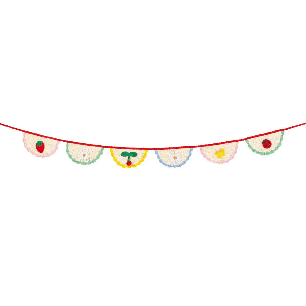 Crochet scalloped garland Meri Meri
