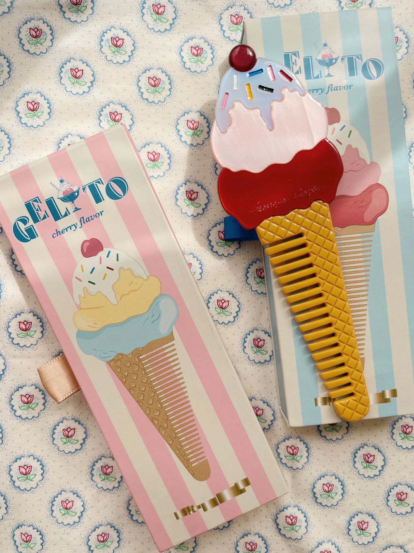 Konges Slojd - Ice cream comb - hair brush beach blue
