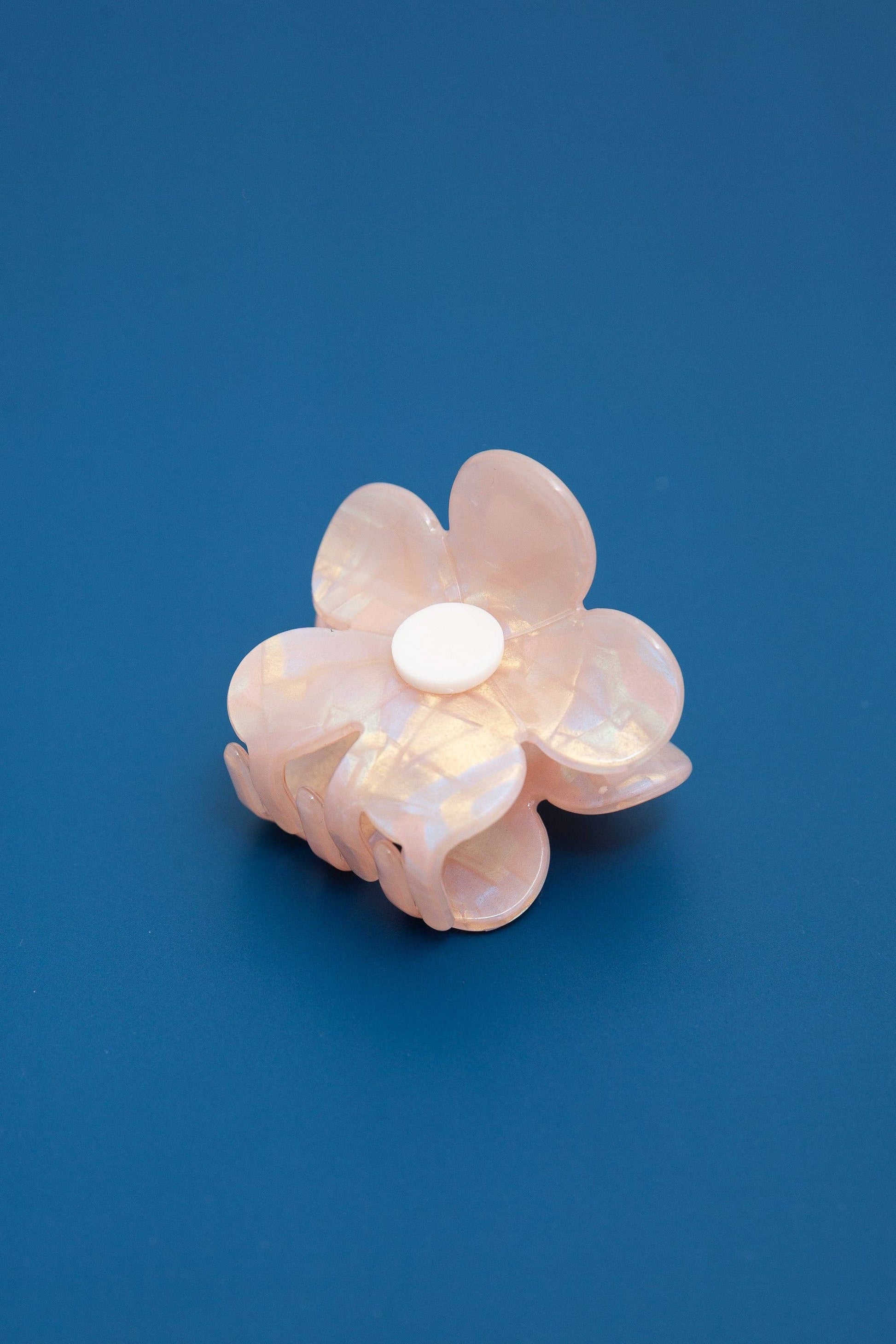 FLOWER CELLULOSE HAIR CLAW CLIPS  | 40H585: PEACH BLUSH JOSSLYN by Wall to Wall