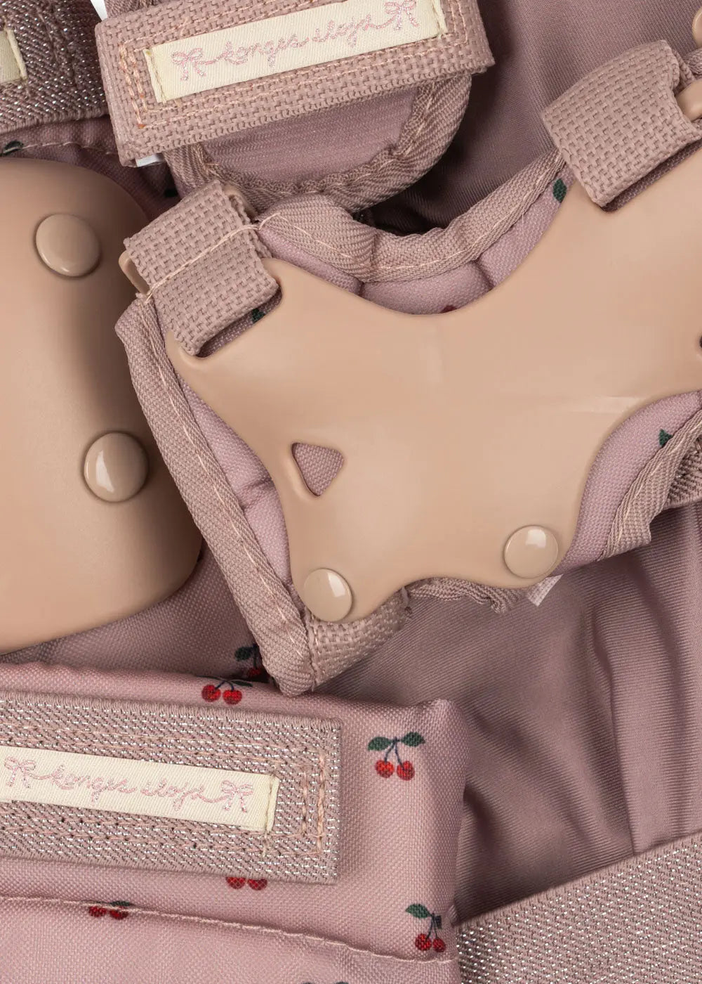 PROTECTIVE GEAR - Cherry Konges Slojd