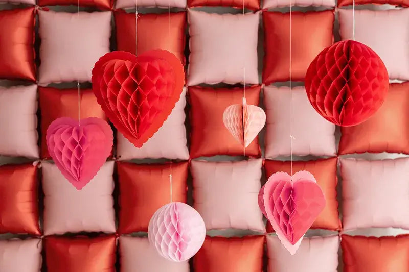 Paper honeycomb decorations Hearts, mix, 20-30 cm Partydeco