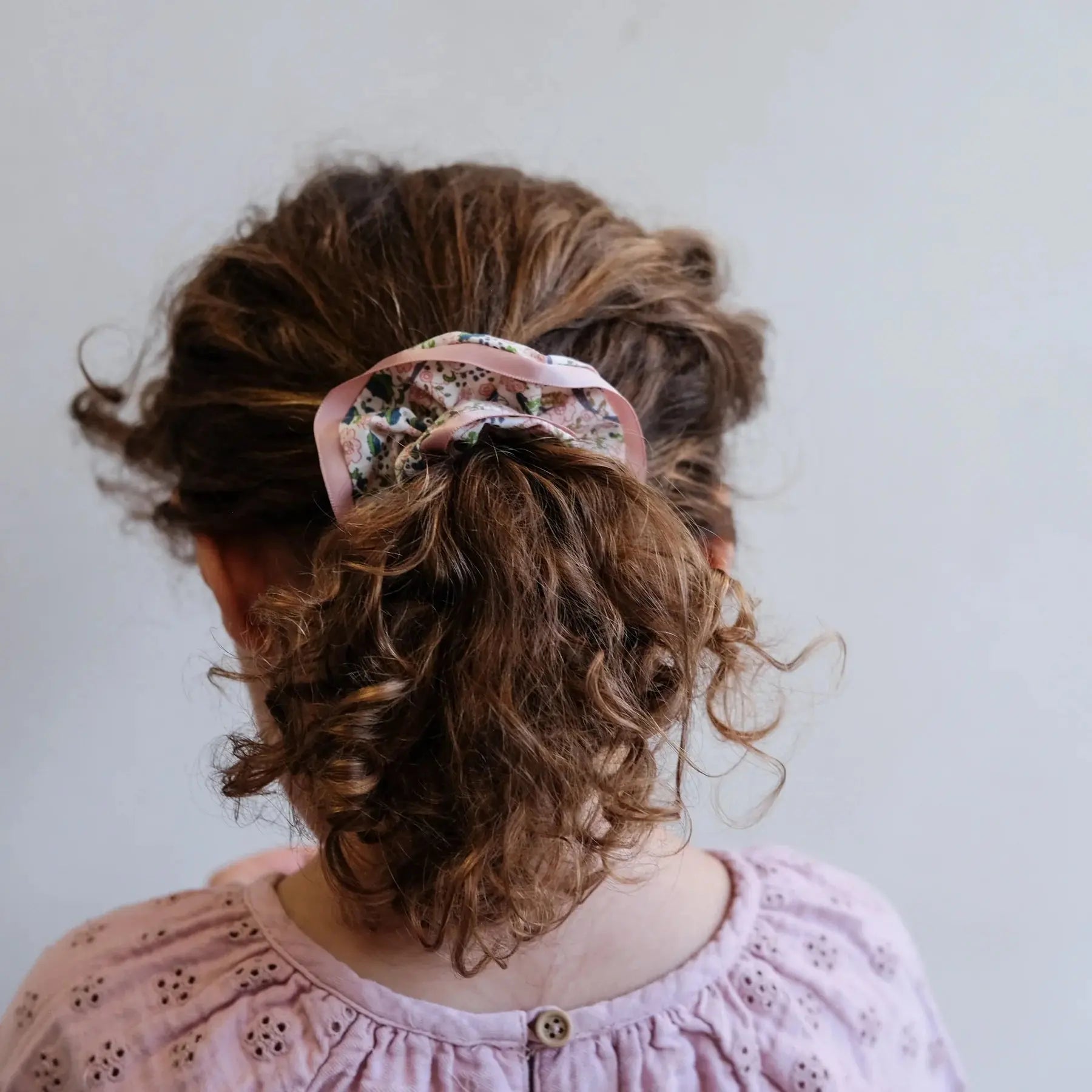 Satin edge scrunchie - peach Mimi & Lula
