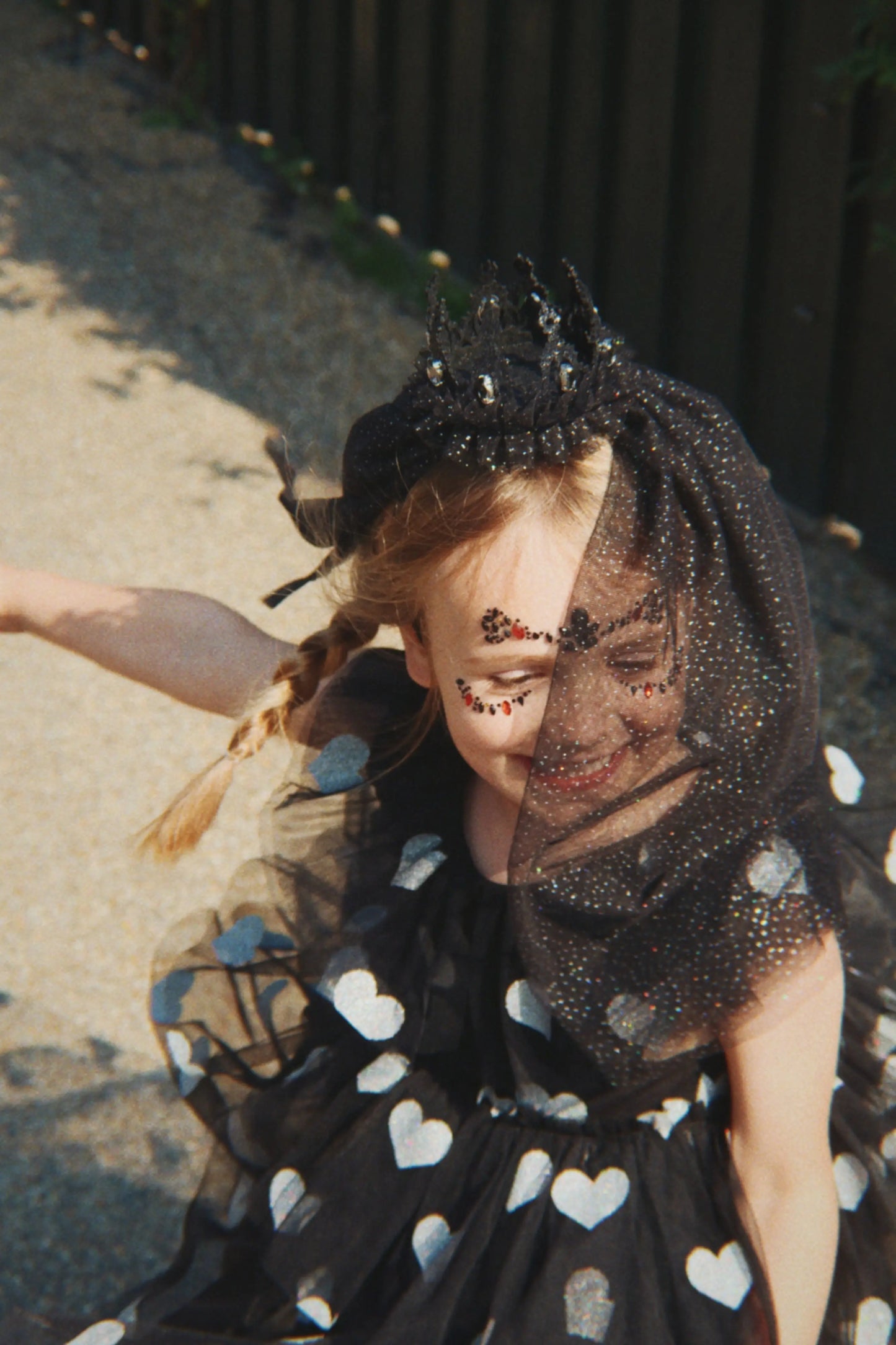 Sparkling spooky face glam Red/Black Konges Slojd