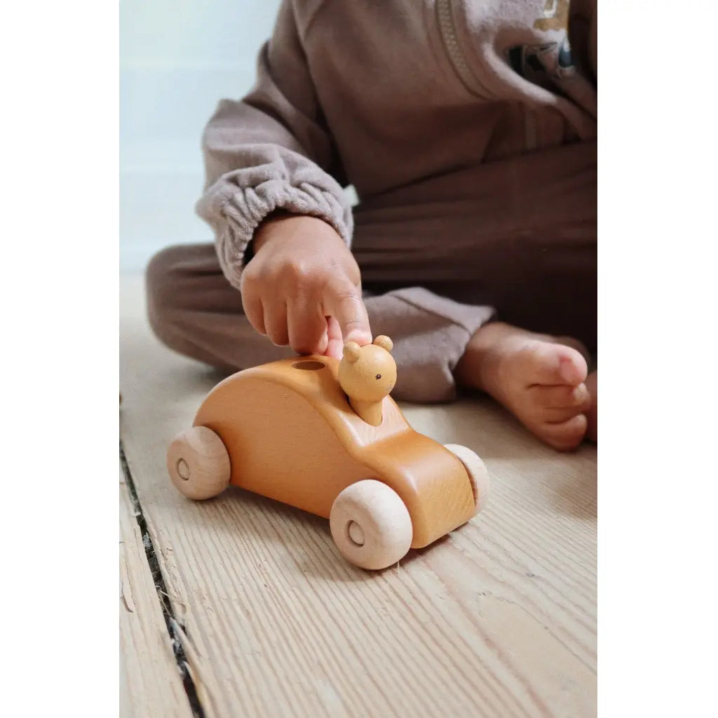 Wooden pop-up car FSC - KONGES SLØJD - 23 AW - wooden toys bear family Konges Slojd