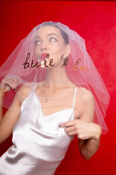 Veil with Bride to be inscription, 63cm, white