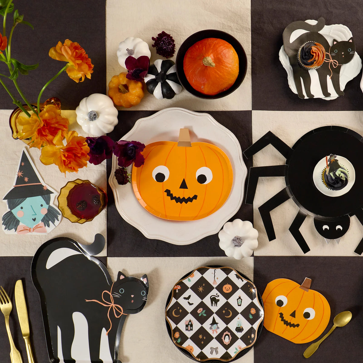 Witch Shaped Napkins (x 16)
