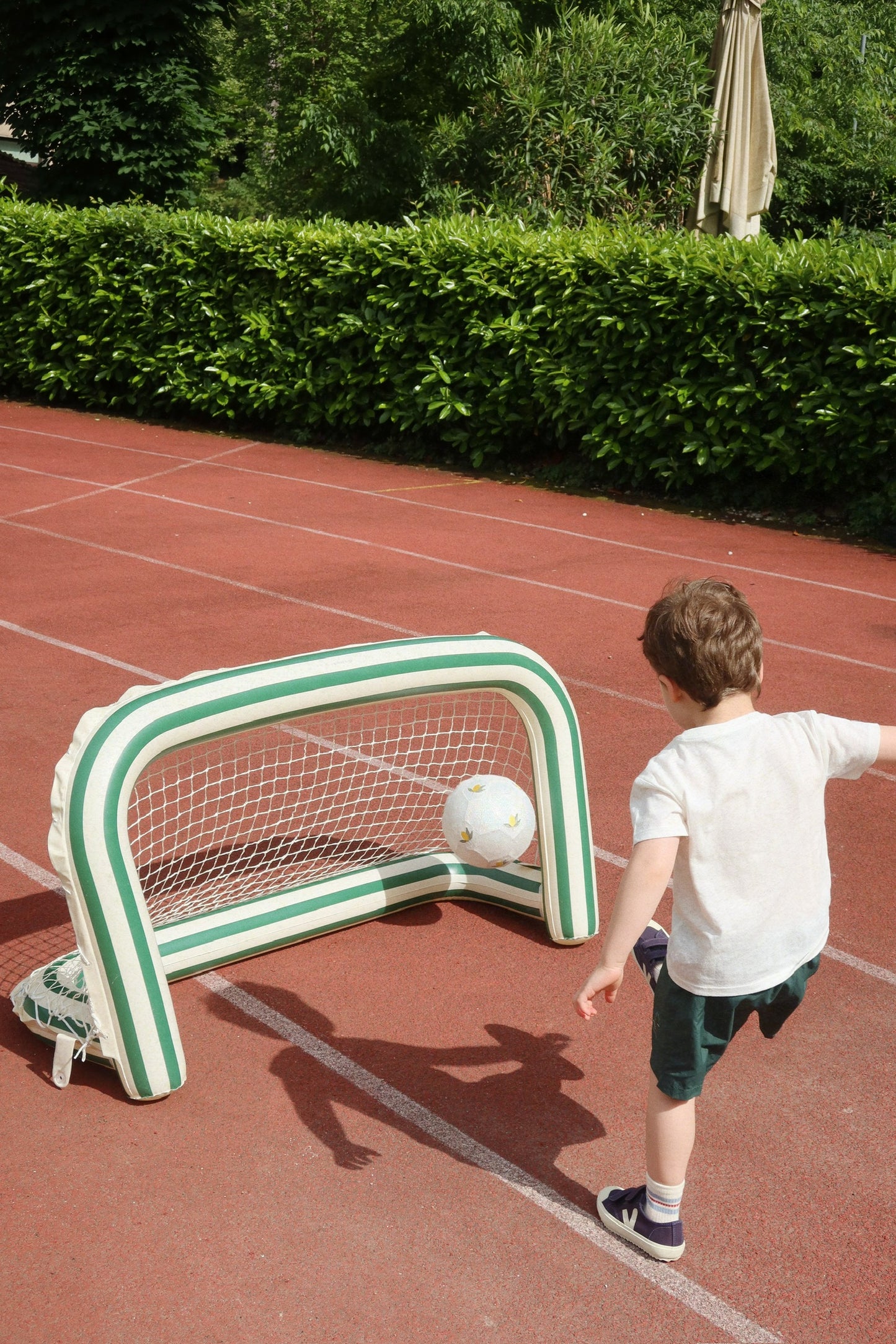 KS104851 INFLATABLE GOAL WITH BALL