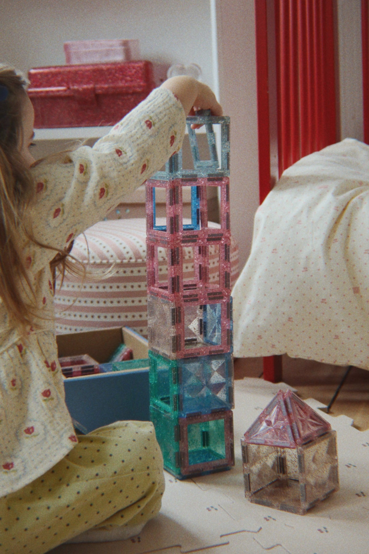 KS106575 - Piece by piece magnetic build Glitter