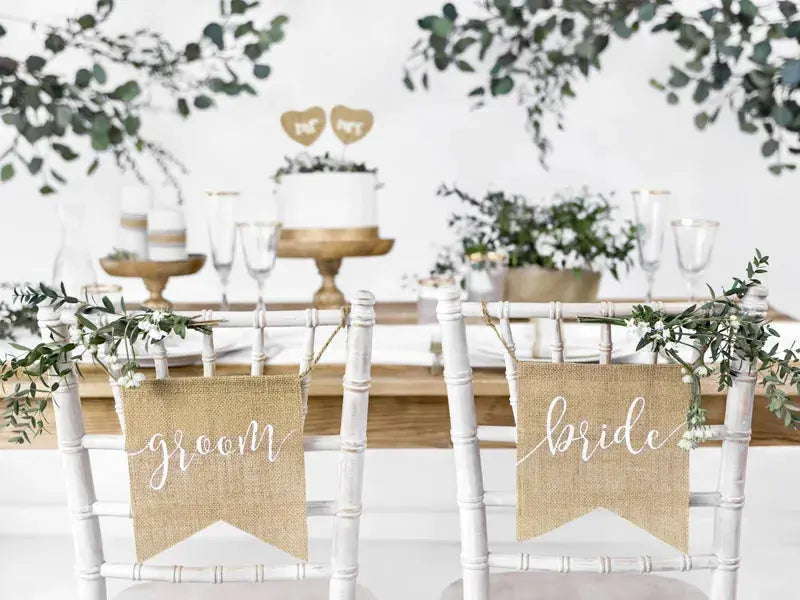 Chair signs bride groom Partydeco