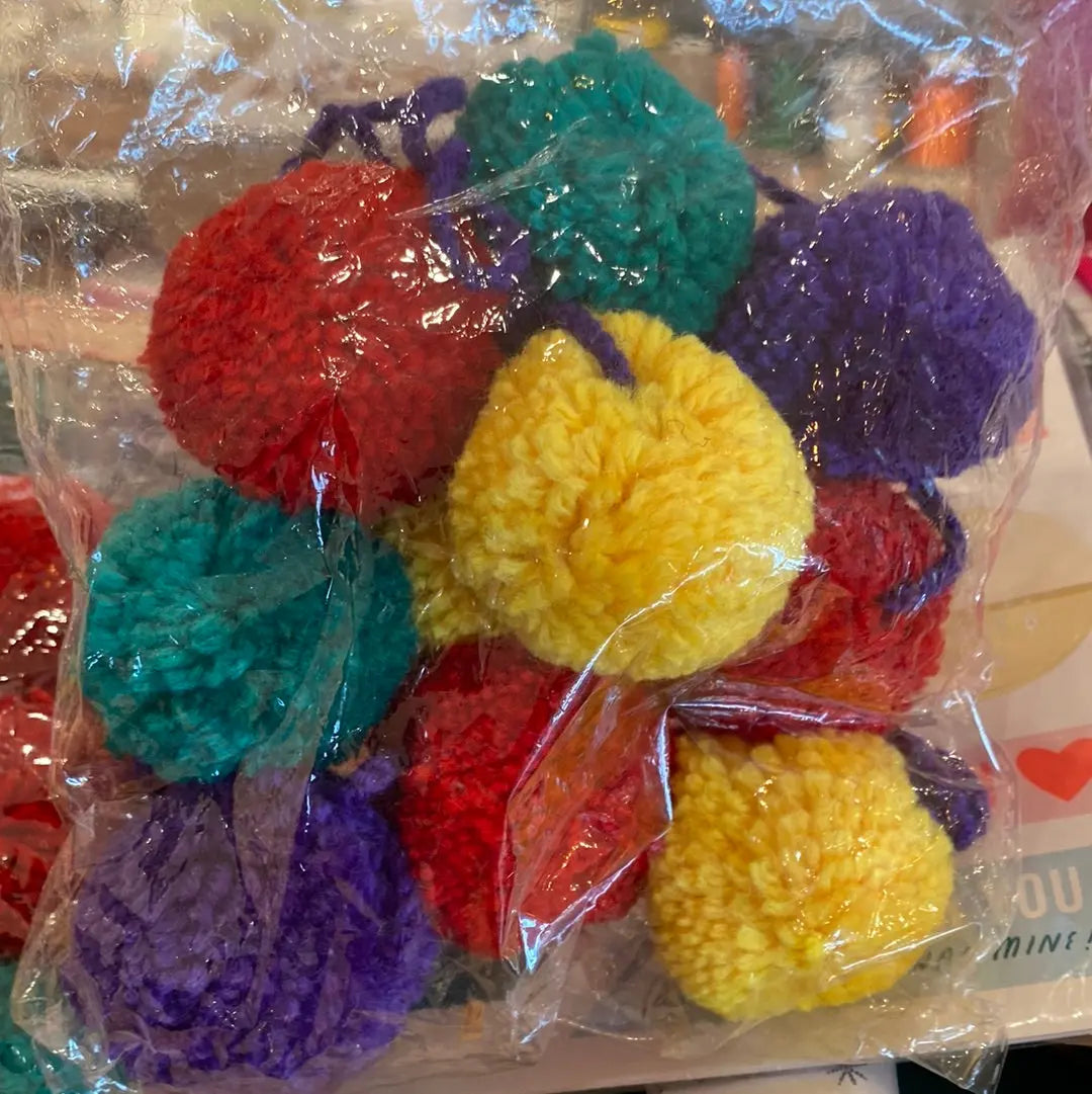 Christmas fun Pom Pom Garland thepartyville