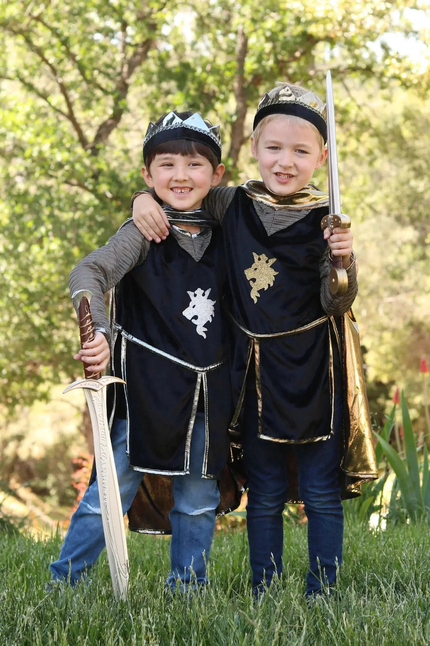 Knight Set with Tunic, Cape and Crown 9- 10 yrs Great Pretenders
