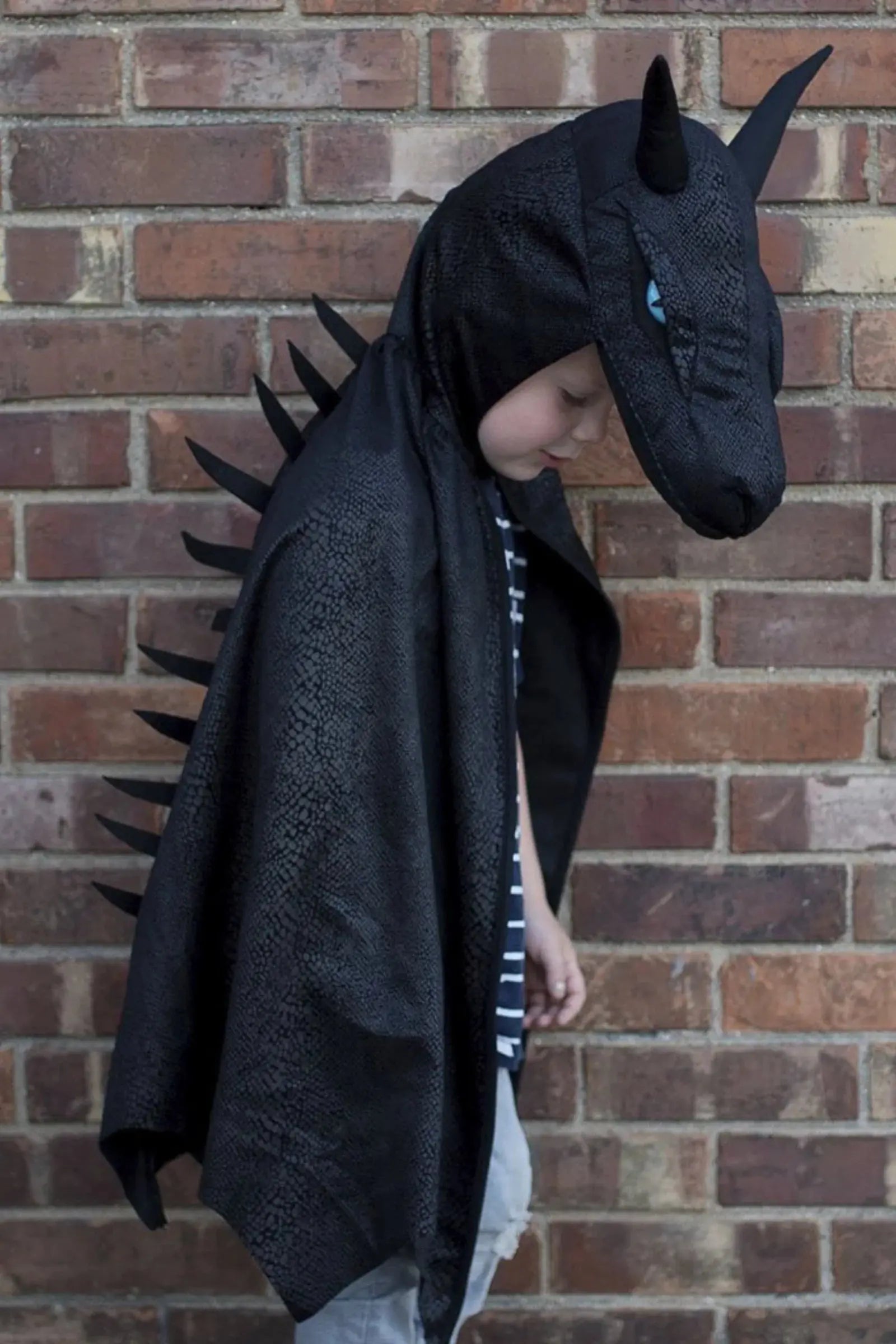 Midnight dragon cape 5-6 years - Great Pretenders Great Pretenders