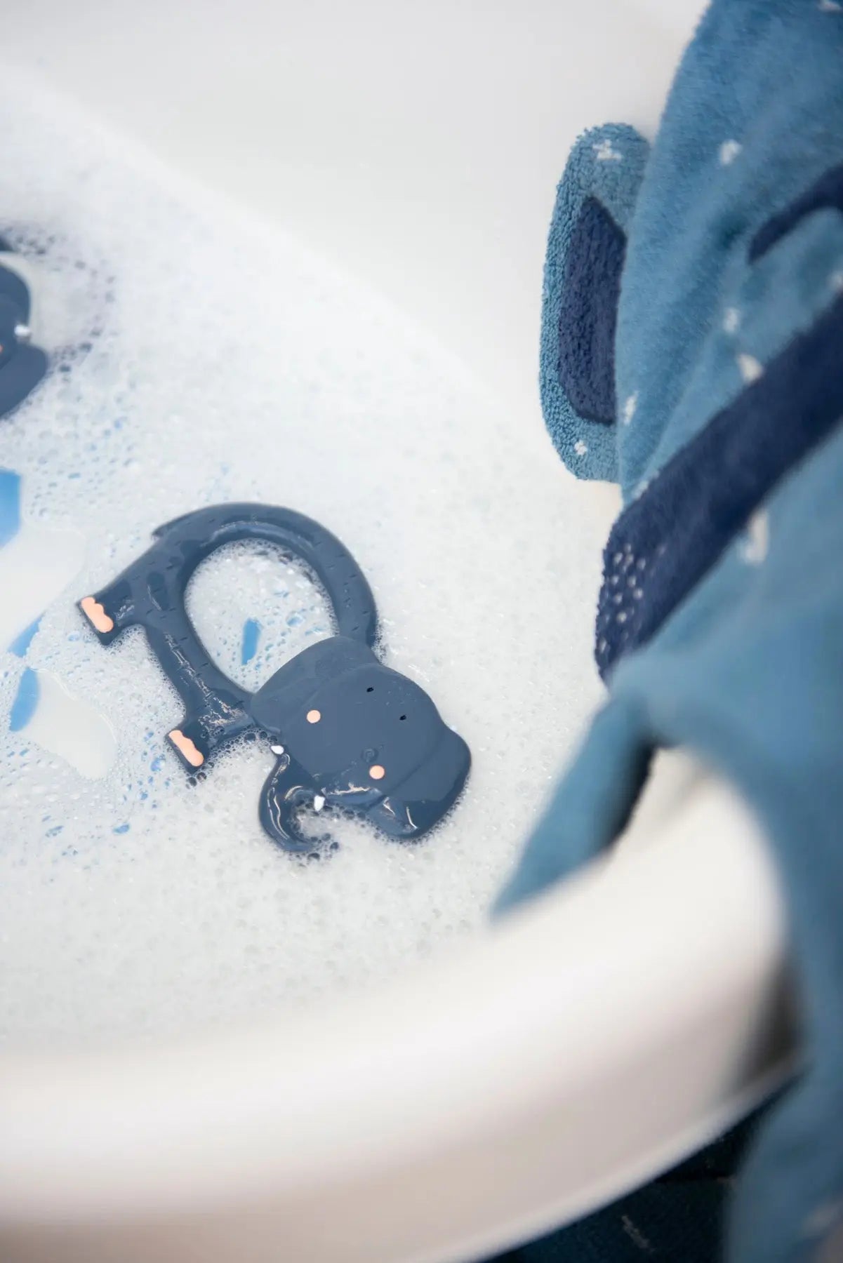 Natural rubber grasping toy - Mrs. Elephant Trixie