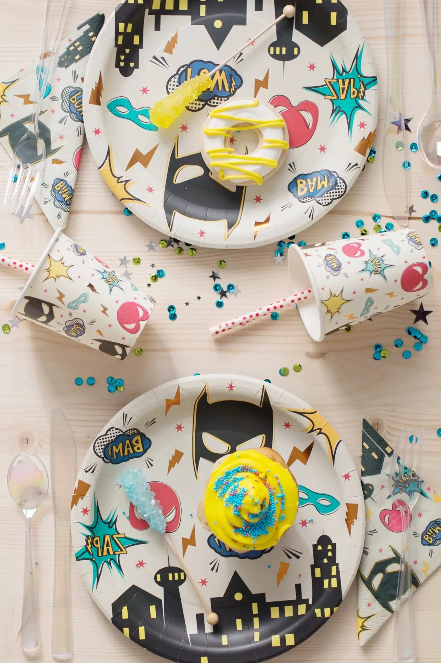 PLATES - PARTY - SUPERHERO LARGE Great Pretenders